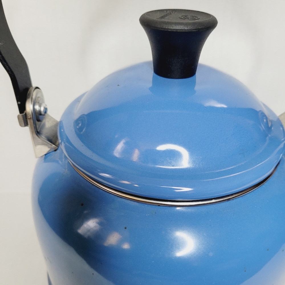 Le Creuset Enamel on Steel 1.25 Quart Demi Tea Kettle Marseille Tea Time Modern - Picture 9 of 14